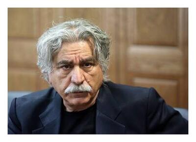 ذوق زدگی و خوشحالی سیروس میمنت با دیدن مجسمه خودش! + فیلم
