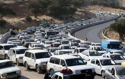 ترافیک سنگین در محورهای مازندران؛ مه‌گرفتگی و محدودیت‌های تردد ادامه دارد