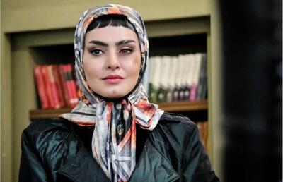 بیوگرافی،عکس‌ها و زندگی دنیا فتحی بازیگر نقش مستانه در سریال ناریا