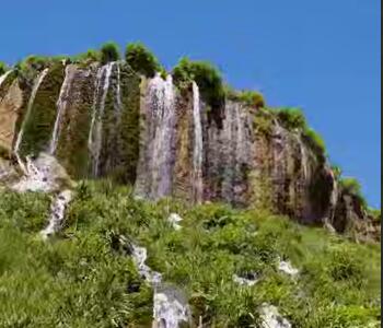 اینجا آبشار نیاکان واقع در روستای نیاکان کوهرنگ