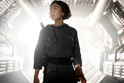پوستر جدید سریال Alien: Earth با حضور سیدنی چندلر منتشر شد - گیمفا
