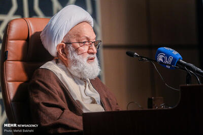 تهدید ترامپ به جایگاه رفیع رهبر انقلاب اسلامی نادانی و حماقت است