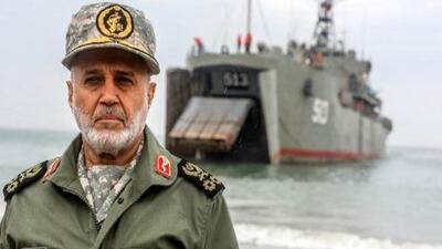 عکس /  سفر به تاریخ؛ «سردار رشید» با لباس تشریفاتی نظامی در کنار «محسن رضایی و رحیم صفوی»؛ سال 69