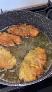 ساندویچ شنیسل مرغ مخصوص + فیلم