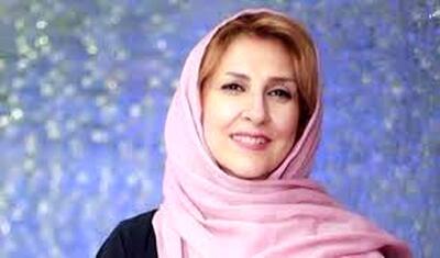 عکس/چهره مرجانه گلچین در کافه با اکسسوری‌های عجیب