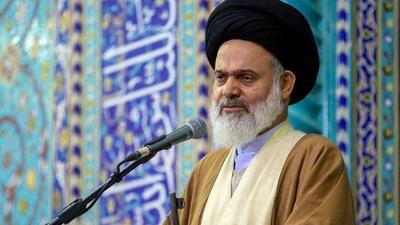 امام جمعه قم: طوفان اراده ملت ایران، آمریکا را به عقب‌نشینی کشاند