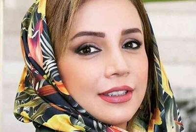 نگاه روز | گلدان های زیبای شبنم قلی خانی در حیاط خانه سنتی و باصفایش
