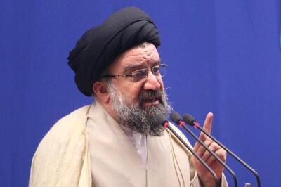 سید احمد خاتمی، امام جمعه موقت تهران: آمریکا و سگ هار تربیت‌شده‌اش، ولایت را تهدید کرده‌اند که این احمقانه است / حکم شرعی ترامپ و نتانیاهو، اعدام است / آن‌ها قاتل‌اند، مفسد فی‌الارض هستند / گروسی صهیونیست است و حامی آنان است، مجلس مصوبه داده و گفته دیگر او را به ایران راه نمی‌دهند