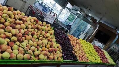 بازدید فرماندار تهران از میادین میوه و تره‌بار و فروشگاه‌های زنجیره‌ای