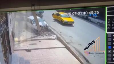 فیلمی از تصادف عجیب پراید با تیر برق در جوانرود!