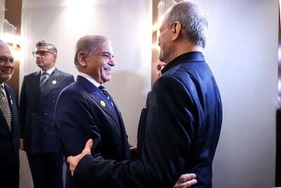 پزشکیان با نخست وزیر پاکستان دیدار و گفت‌و‌گو کرد
