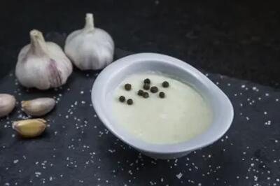 طرز تهیه سس کره سیر خانگی و خوشمزه