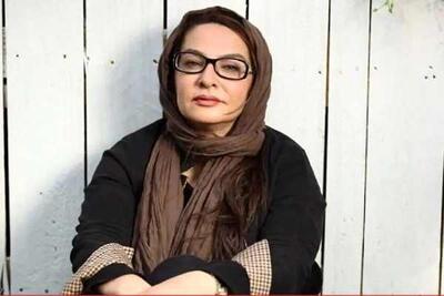 نگاه روز | گشت و گذاری در آشپزخانه لاله صبوری / چیدمان لوکس و رونمایی از گلدان منحصر به فرد او در فضای داخلی