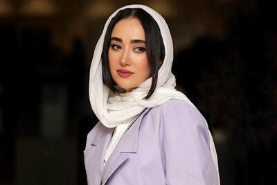 نگاه روز | عکس منتشر شده از بهاره افشاری بازیگر معروف با استایل جین در خیابانی در تهران