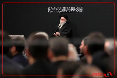 شور مردمی به محض ورود رهبر انقلاب به حسینیه امام(باغ جنت شیراز)