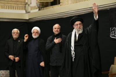 چند عکس متفاوت از رهبر انقلاب در مراسم عزاداری شب عاشورا ببینید!