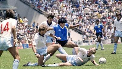 گل قرن مارادونا مقابل انگلیس در جام جهانی 1986 با گزارش ویکتور هوگو مورالس