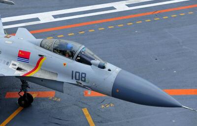 جنگنده J-15DT چین رسماً وارد میدان شد؛ چالش جدید برای Growler آمریکایی
