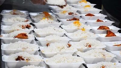 طبخ و توزیع بیش از چهار هزار دست غذای نذری در روستای کریان