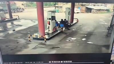 فیلم عبور وحشتناک چرخ کامیون از میان ۳ مرد