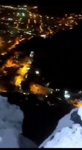 شروع عملیات نجات کوهنورد در منطقه صعب العبور در بامداد + فیلم