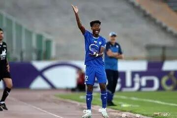 این فرد در استقلال ماندنی شد + تصویر