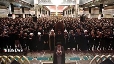 اقامه نماز ظهر عاشورا در حرم حضرت معصومه(س)