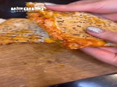 ساندویچ سوسیس با سس مخصوص