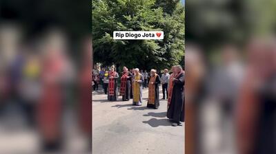 ادای احترامی که به تابوت دیگو ژوتا شد