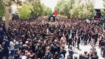 نخل‌گردانیِ عاشورایی در ماهانِ کرمان + فیلم