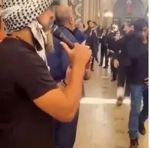 ویدیویی از خواننده های معروف که در محرم مداحی کردند