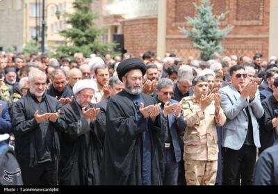 نماز ظهر عاشورا با شکوه‌تر از همیشه در دارالعباس+تصاویر - تسنیم