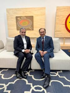 گفتگوی وزیر امور خارجه با انور ابراهیم نخست وزیر مالزی