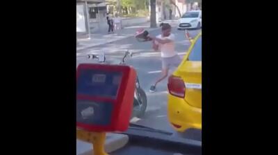 درگیری خیابانی در ازمیر؛ کلاه ایمنی به سلاح بدل شد (فیلم)