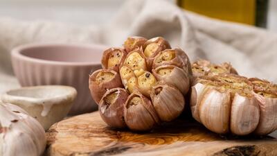 طرز تهیه سیر کبابی در فر
