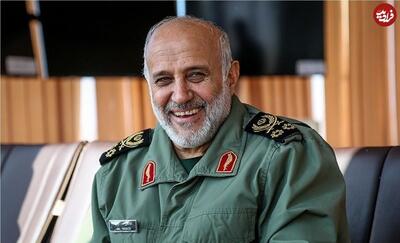 عکس/ سرلشکر رشید در حال شام خوردن با رهبری ۴۳ سال پیش در زمان جنگ | اقتصاد24
