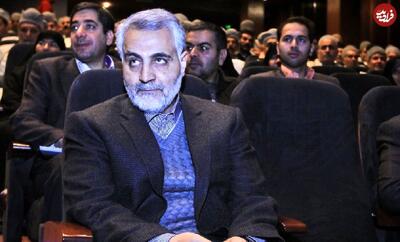 عکس/ خنده‌های جالب رحیم صفوی و سردار سلیمانی در یک مراسم | اقتصاد24