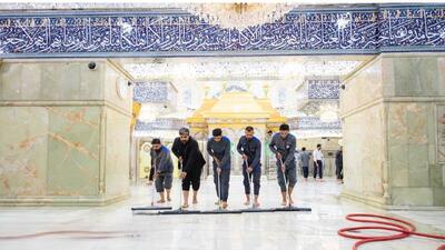 ببینید / شستشوی صحن مطهر حرم امام حسین(ع) پس از پایان مراسم عاشورا