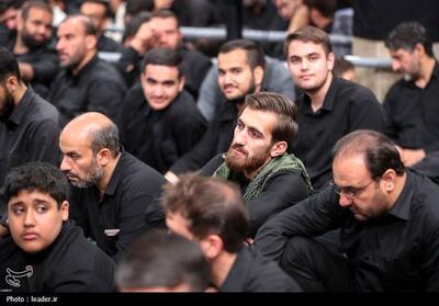 رجزخوانی حماسی مهدی رسولی در آخرین شب از مراسم عزاداری در حسینیه امام خمینی(ره)