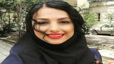 تصویر روز | رونمایی جوانه دلشاد از کتابخانه شخصی‌اش | گلی شی