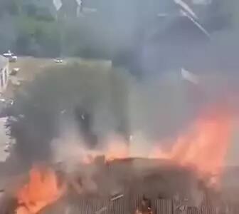 لحظه تکان‌دهنده برخورد دو پهپاد روسی به ساختمانی در کرمنچوک اوکراین