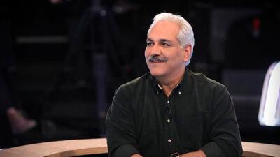 مهران مدیری: یکی از نمونه های خودآزاری باشگاه های بدنسازیه، میخوابه زیر 300 کیلو وزنه هرموقع میبره بالا نعره میزنه و...+فیلم