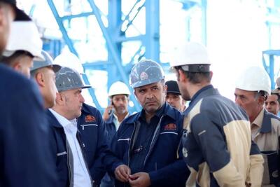 مدیرعامل فولاد سرمد روز صنعت و معدن را در کنار کارکنان کارخانه گذراند