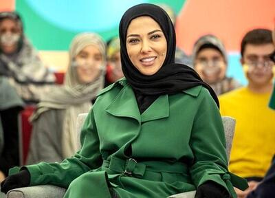 نگاهی به پوشش سرتاپا برند و لاکچری لیلا اوتادی برای حضور در برنامه خندوانه + عکس