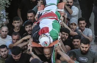 تشییع پیکر یک جوان 23 ساله فلسطینی به شهادت رسیده به دست ارتش اسرائیل