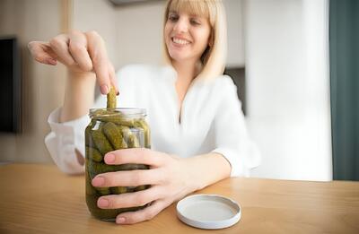 عوارض بیش از حد مصرف کردن ترشی (فیلم)