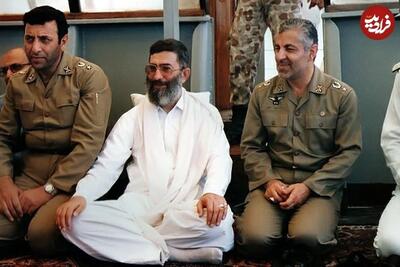 عکس/ رهبر انقلاب با لباس بلوچی در کنار سرلشکر سلیمی، فرماندۀ سابق ارتش ۴۵ سال پیش | اقتصاد24
