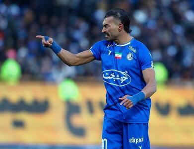 ابراز احساسات رامین رضاییان در برابر هواداران استقلال +عکس