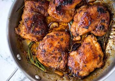 طرز تهیه مرغ تنوری با سیر و کره؛ مرغ لذیذ و خوشبو