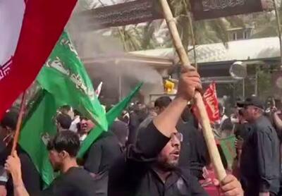 فیلم/ رجزخوانی زائر عراقی در بین‌الحرمین با پرچم ایران